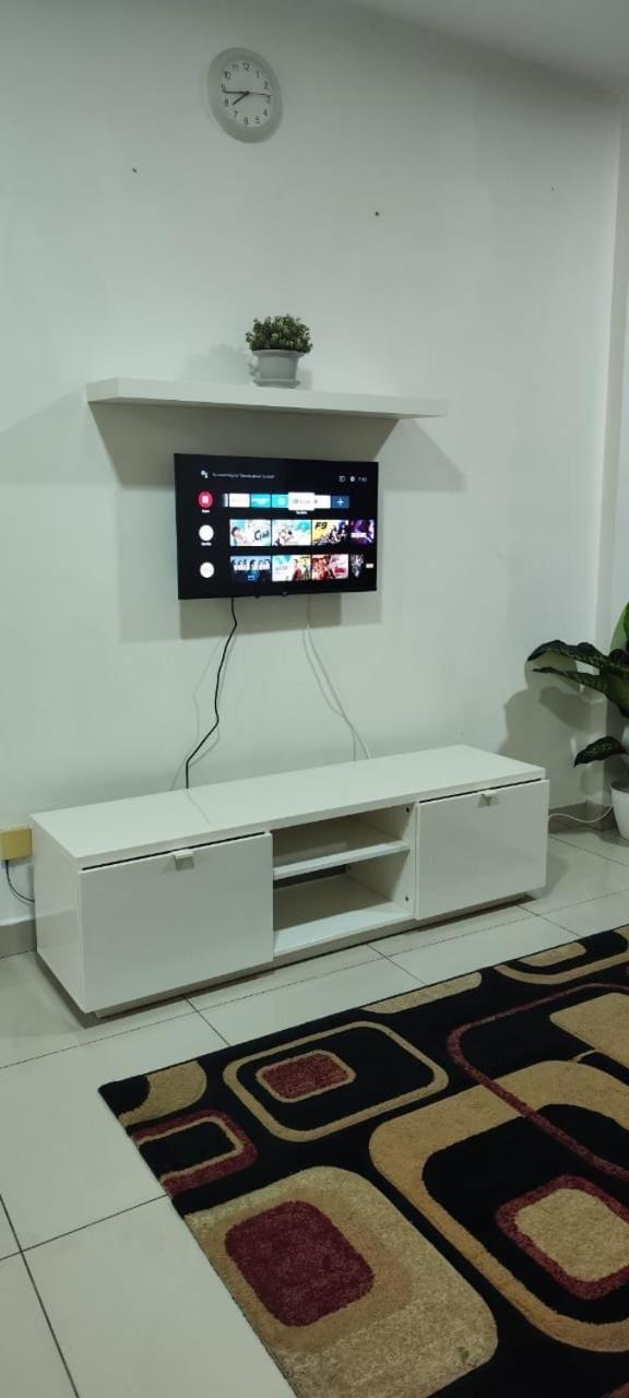 Putra 1 Pool Homestay Bandar Seri Putra Kampong Sungai Buah المظهر الخارجي الصورة