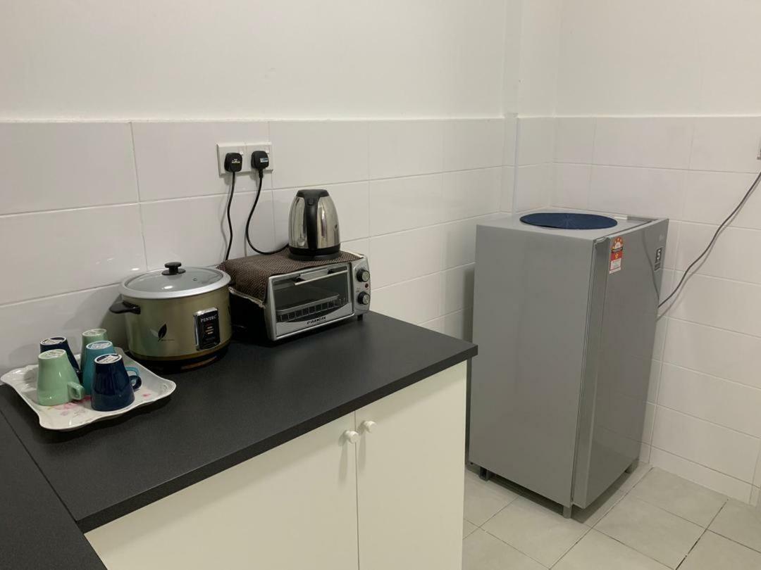 Putra 1 Pool Homestay Bandar Seri Putra Kampong Sungai Buah المظهر الخارجي الصورة